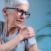 What Causes Frozen Shoulder Syndrome and How to Treat It