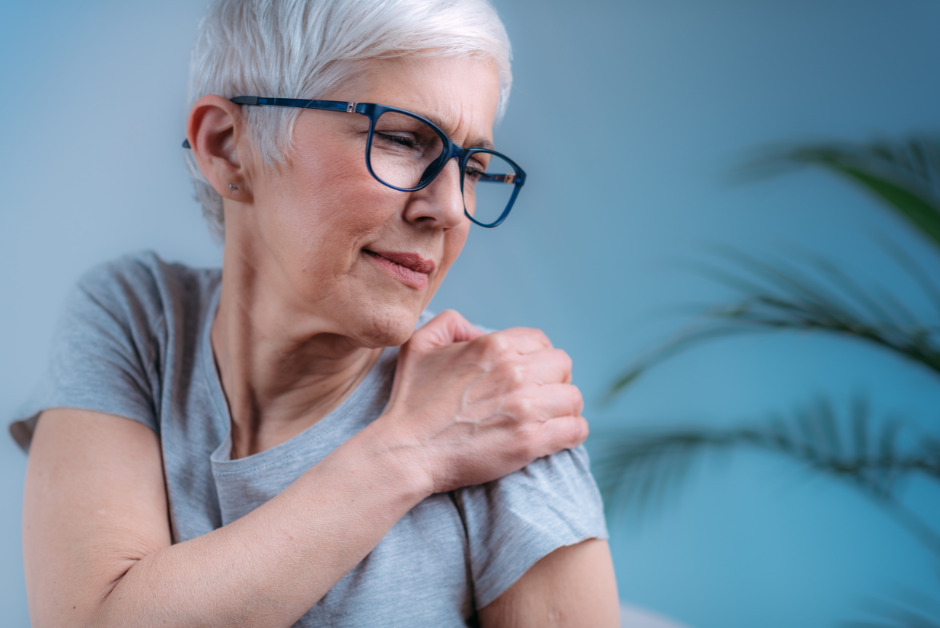 What Causes Frozen Shoulder Syndrome and How to Treat It